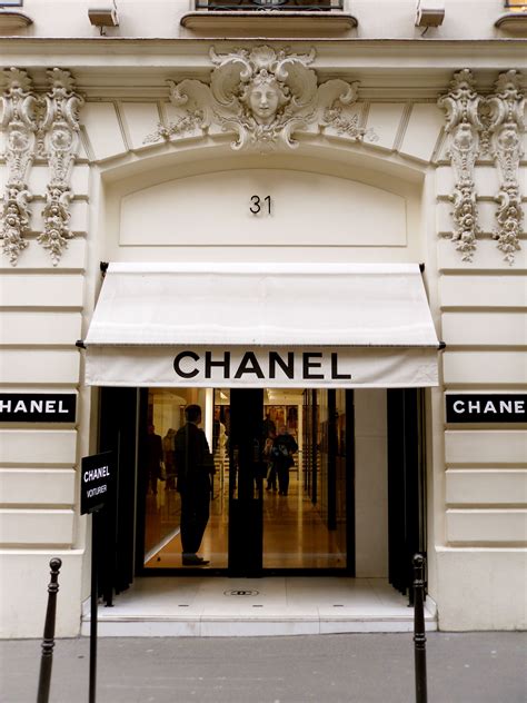 chanel paris boutique.